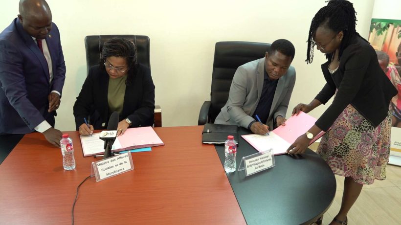 Une meilleure protection des enfants et des familles vulnérables en perspective grâce à l’accord signé entre SOS Villages d’Enfants et le Ministère des Affaires Sociales et de la Microfinance !