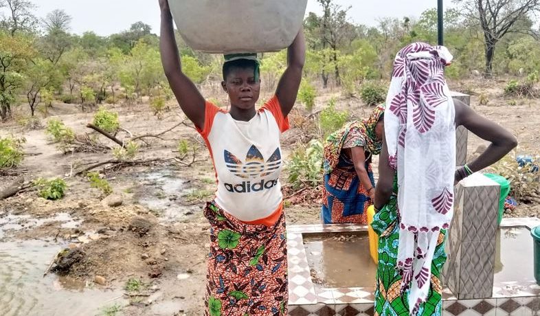 La Communauté de Koutié Tchatidor à Natitingou Accède à l’Eau Potable : Satisfaction Générale des Bénéficiaires !