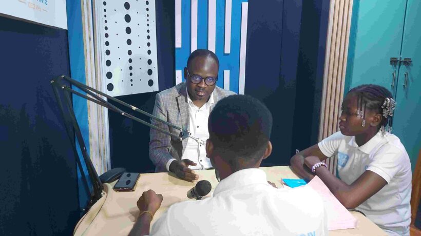 Dassa-Zoumè : le Maire Armand Lawin inspiré par les journalistes juniors de Radio SOS !